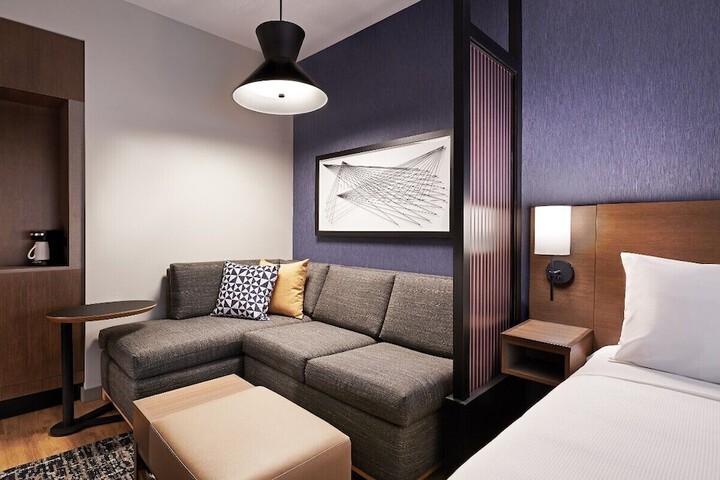 Room 22 of 34