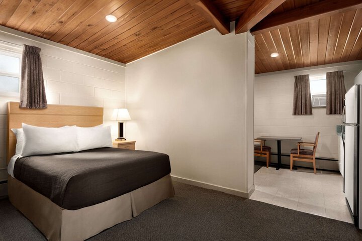 Room 13 of 26