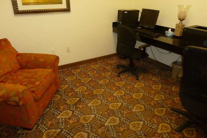 Business Center 63 of 65