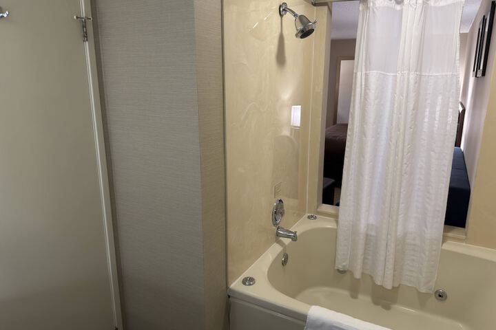Wingate by Wyndham Utica