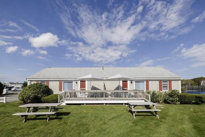 Red Jacket Beach Resort