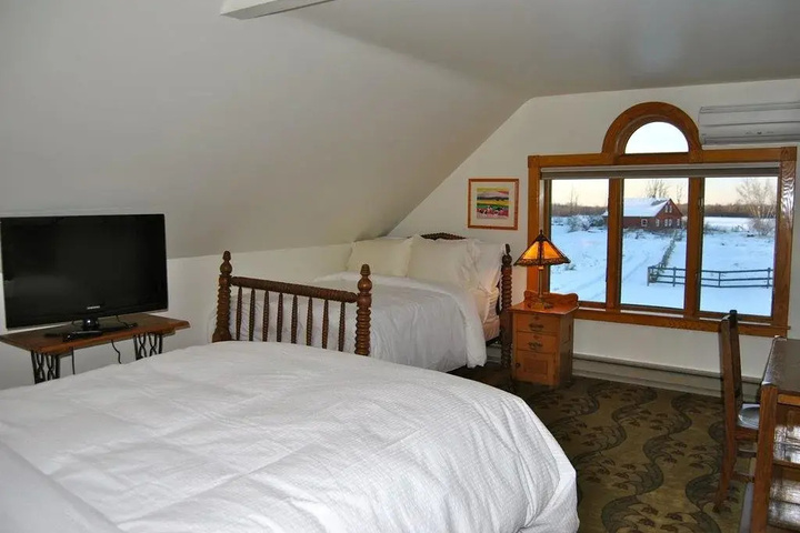 White Pillars Lodging