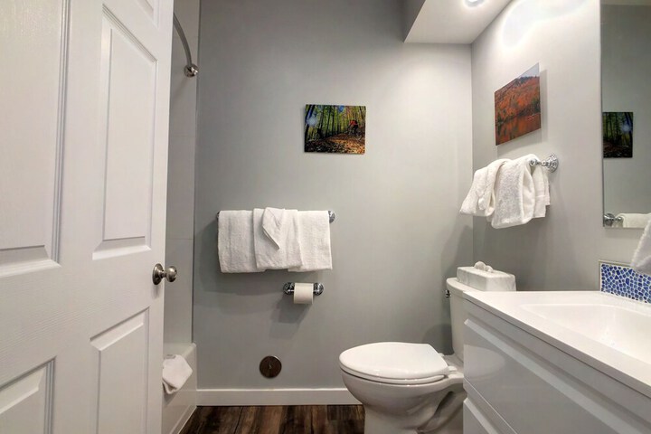 Room 183 of 213