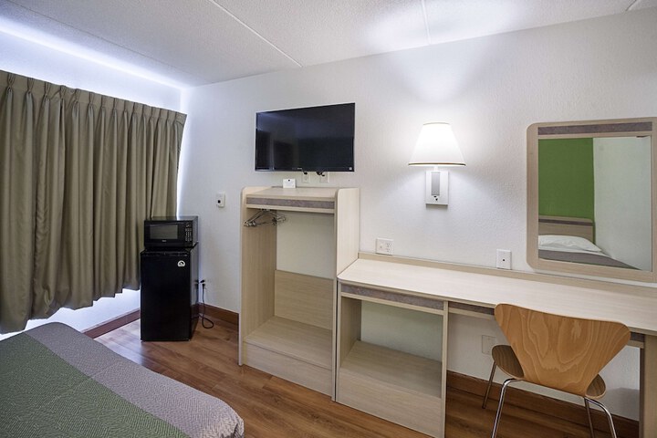 Room 28 of 41