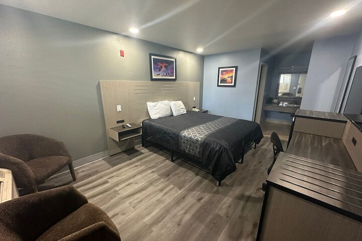 Room 32 of 37