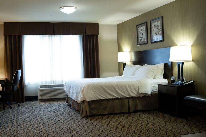 Holiday Inn Express and Suites Williston by IHG