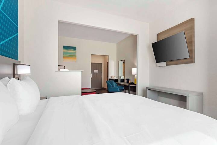 Room 15 of 37