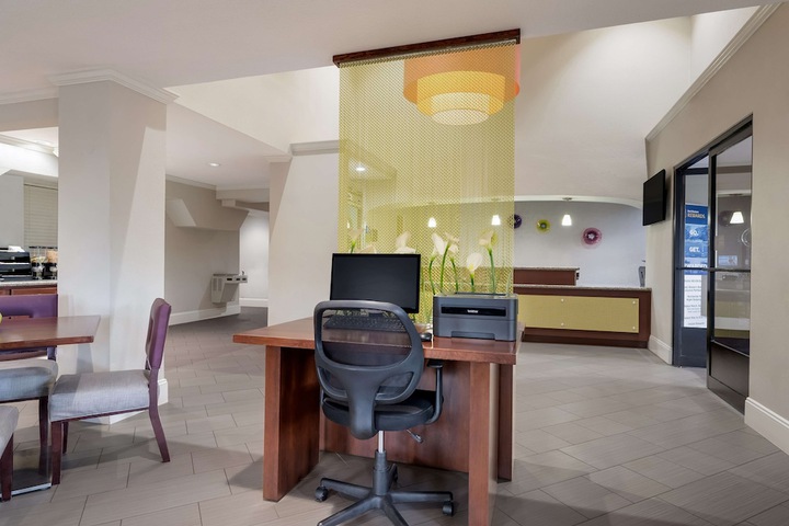 Business Center 36 of 36