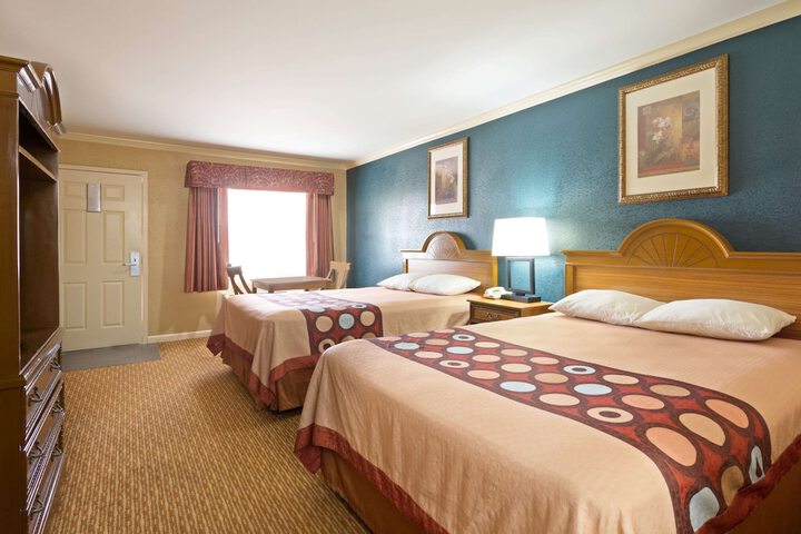 Room 18 of 21