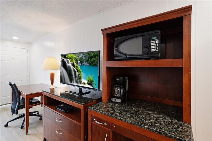 Room 15 of 28