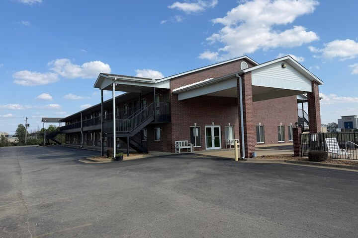The Magnolia Hotel Searcy