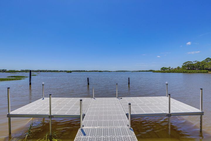 Waterfront Cedar Key Duplex Home: Grill & Dock!