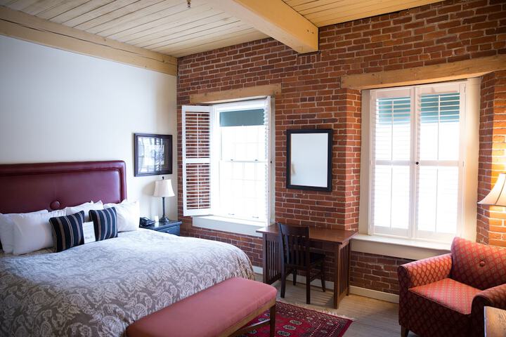 Room 6 of 128