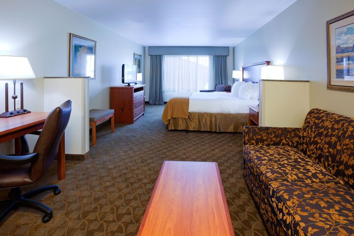 Room 6 of 38