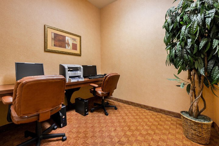 Business Center 53 of 55