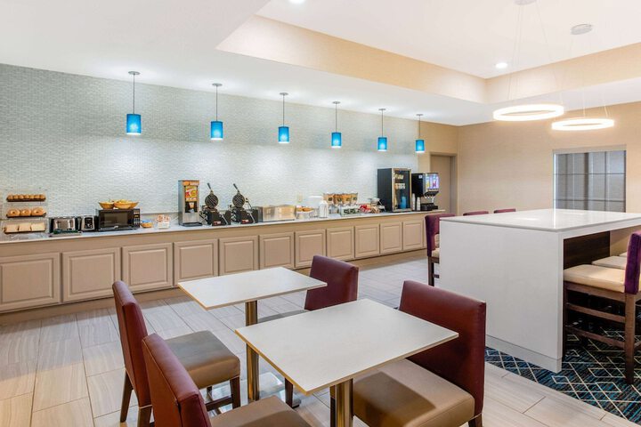 La Quinta Inn & Suites by Wyndham Hillsboro