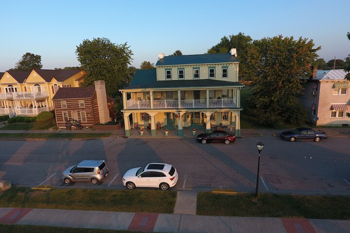 Empire House Hotel