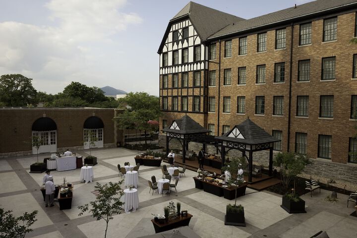 Hotel Roanoke & Conference Center Curio Collection by Hilton