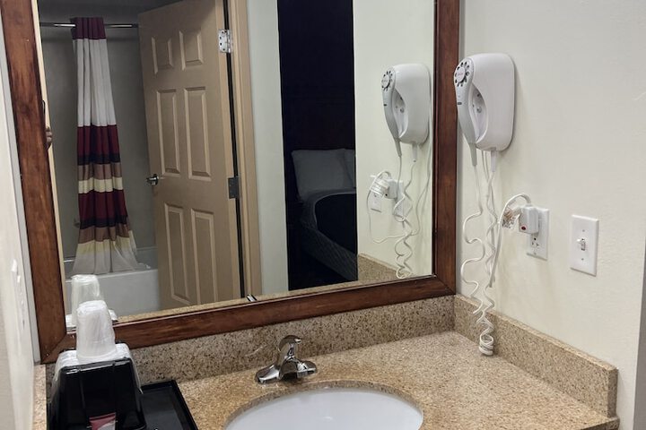 Room 25 of 38