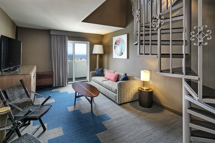 Room 11 of 33