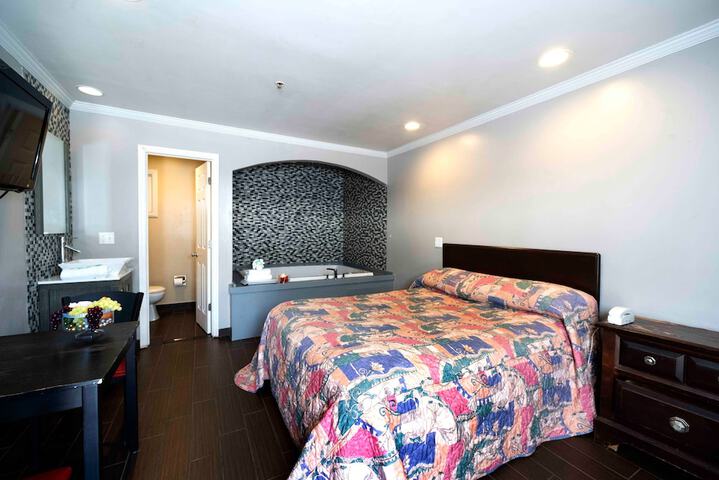 Room 9 of 15