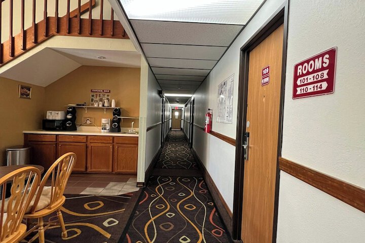 Deluxe Inn