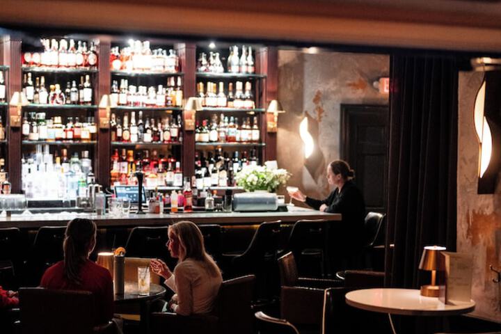 Lounge 50 of 56