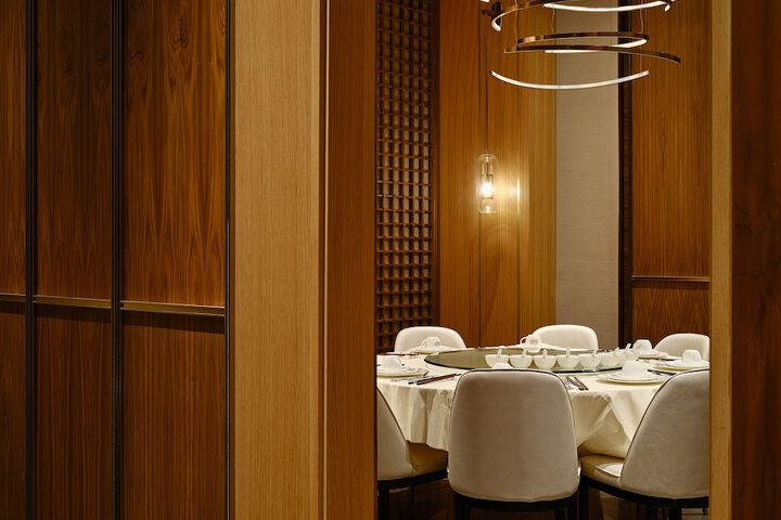 Dining 37 of 52