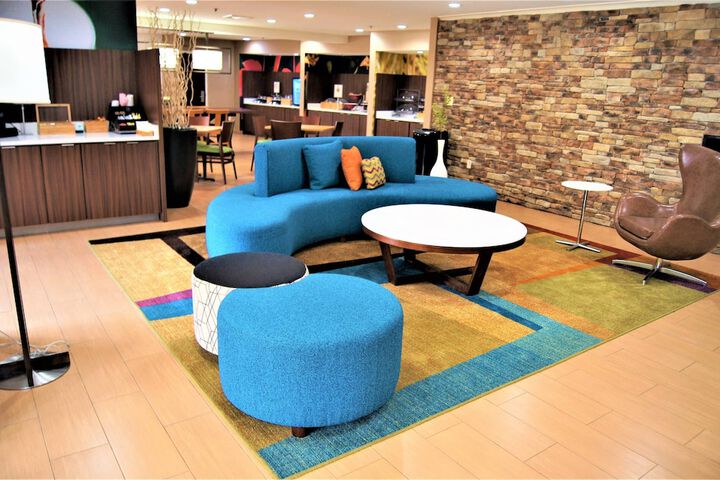 Lounge 26 of 26