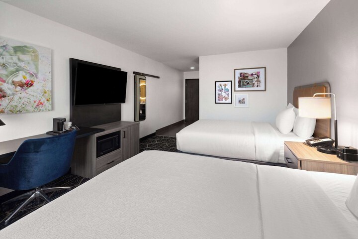 La Quinta Inn & Suites by Wyndham Meridian
