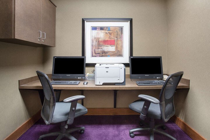 Business Center 32 of 32
