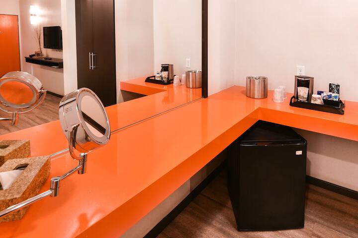The Tangerine - a Burbank Hotel