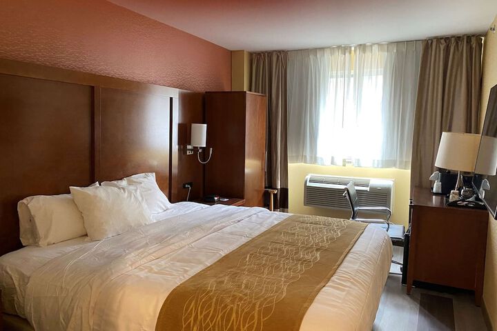 Room 2 of 6