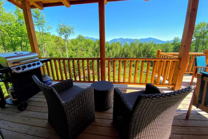 UV Log home with direct Cannon Mountain views Minutes to attractions Fireplace Pool Table AC