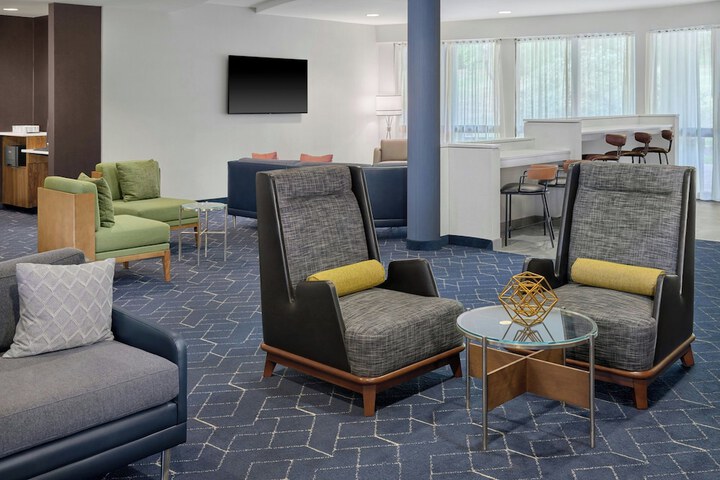 Courtyard by Marriott Kansas City Shawnee