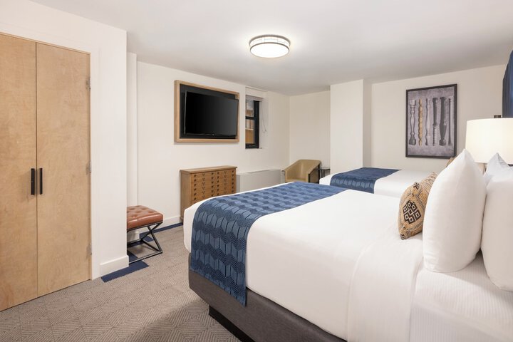 Room 52 of 79