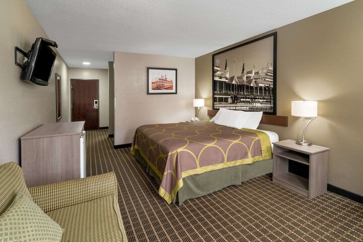 Room 8 of 35
