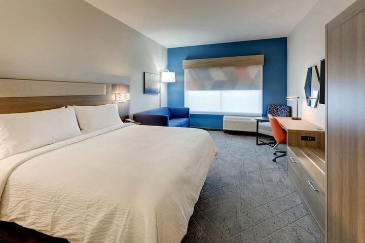 Room 33 of 48