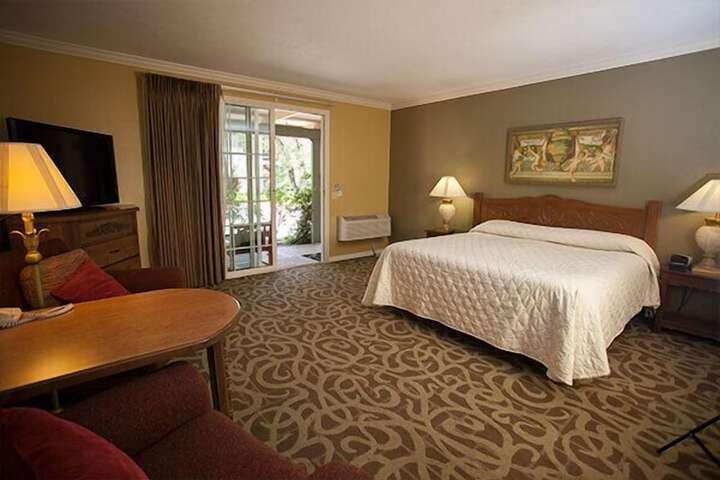 Room 15 of 38