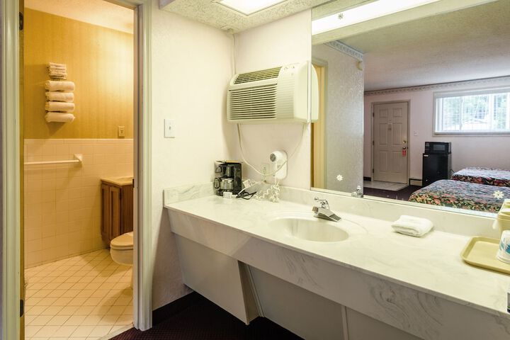 Highland Hills Motel and Cabins – a Master Hosts Resort