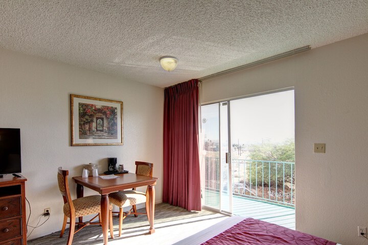 Room 15 of 38