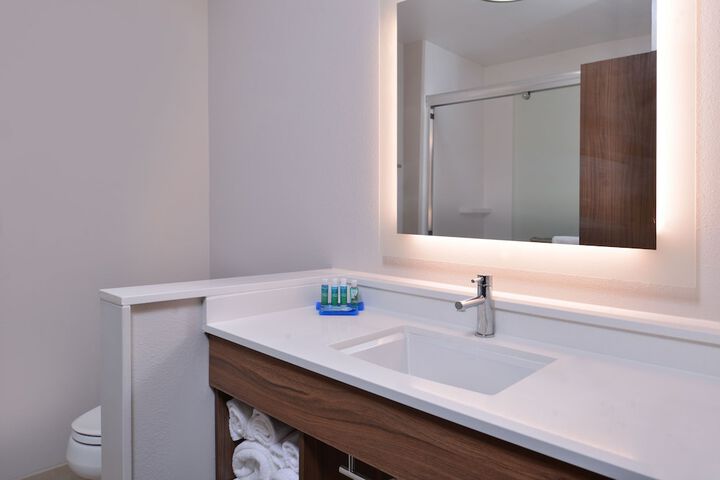 Holiday Inn Express & Suites Marshalltown by IHG
