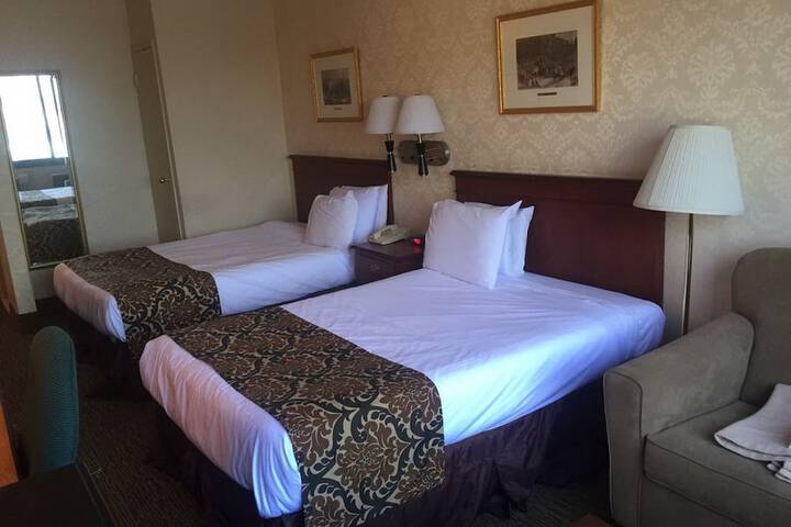 Room 13 of 18