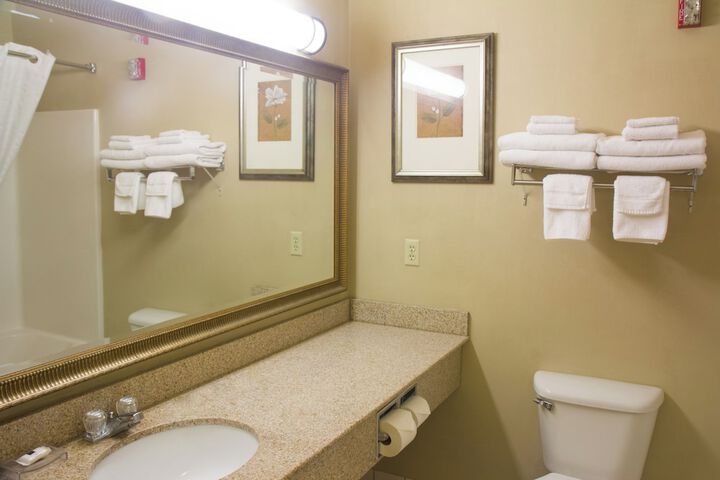 Country Inn & Suites by Radisson Marion, OH