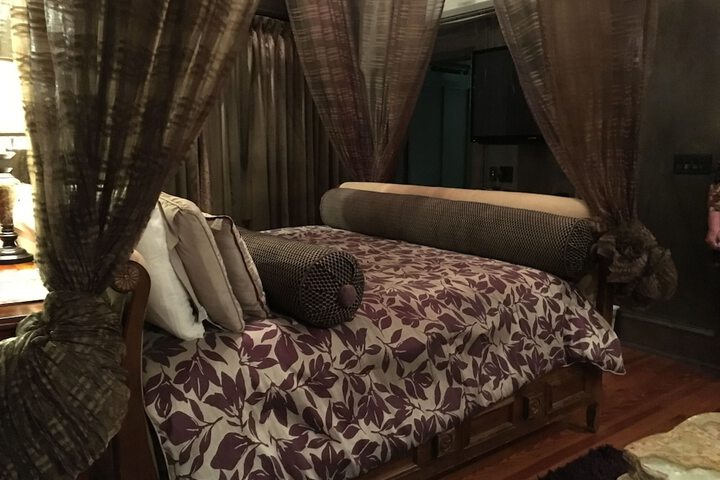 Room 24 of 70