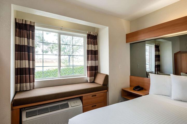 Room 28 of 52