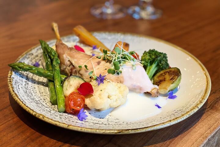 Dining 88 of 141