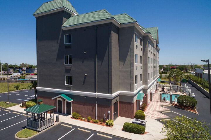 Country Inn & Suites by Radisson St. Petersburg - Clearwater, FL