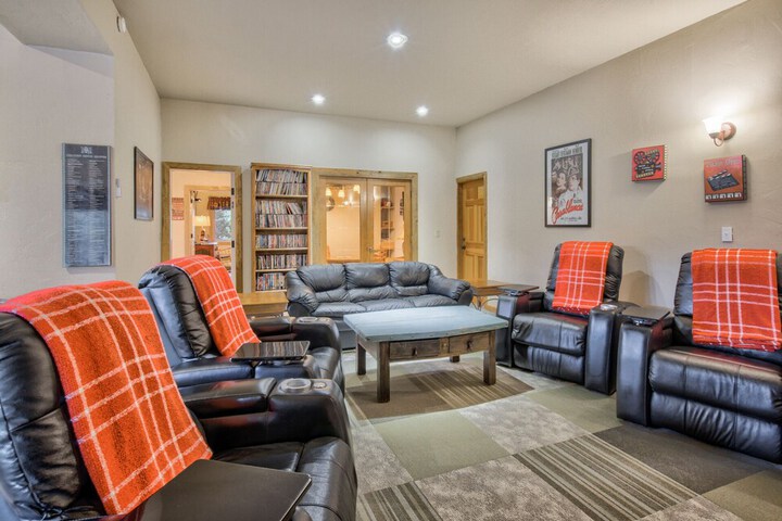 Mountain Getaway Cabinhot Tub & Pool Table4bd