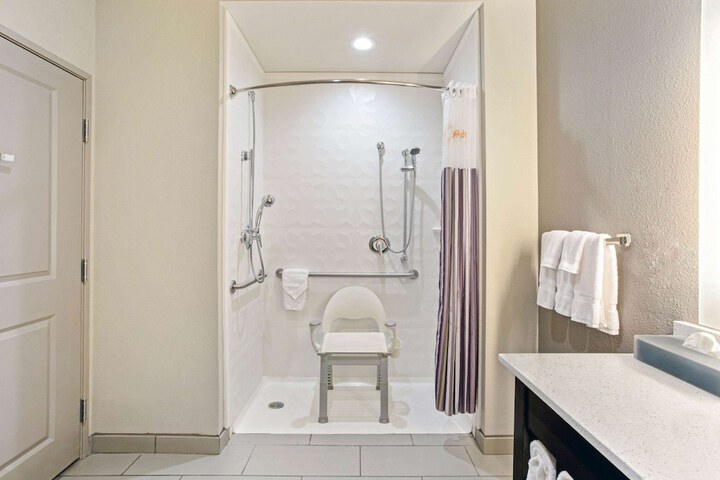 Room 14 of 30